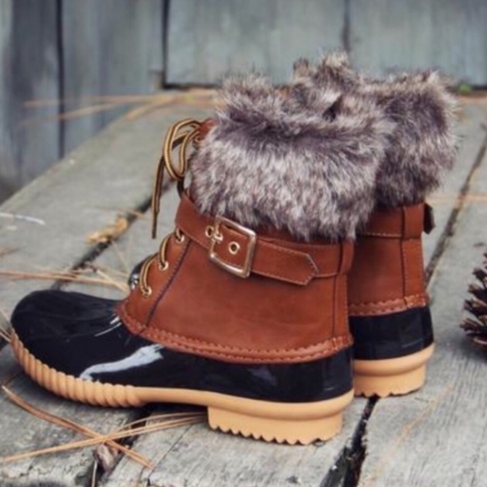 LIMITED STOCK 🍁 Lace up & fur trimmed duck boots - Picture 2 of 3
